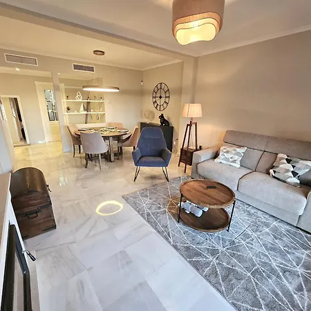 Modern 2br Second Line Marbella Beach, Pools And Paddle Appartamento