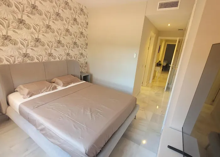 Modern 2br Second Line Marbella Beach, Pools And Paddle Appartement Estepona