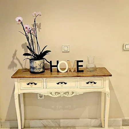 Modern 2br Second Line Marbella Beach, Pools And Paddle *