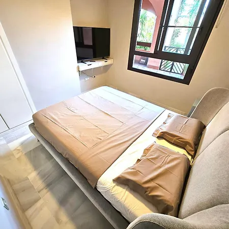 Apartmán Modern 2br Second Line Marbella Beach, Pools And Paddle